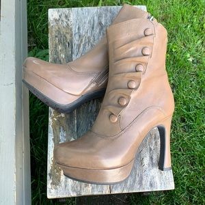 Earthies Ferrara button boots tan